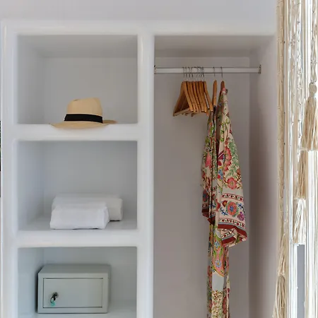 Ariti Seaside Aparthotel 4*